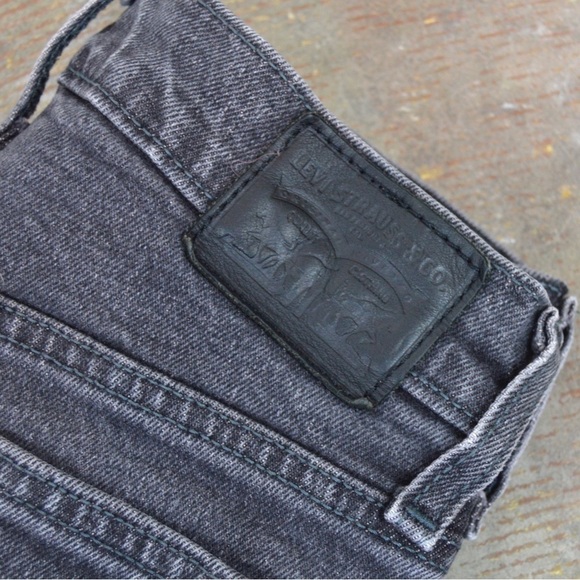 Levi’s Women’s High Rise Skinny Button Fly Black Stonewashed Jeans, Size 24 - Picture 9 of 10